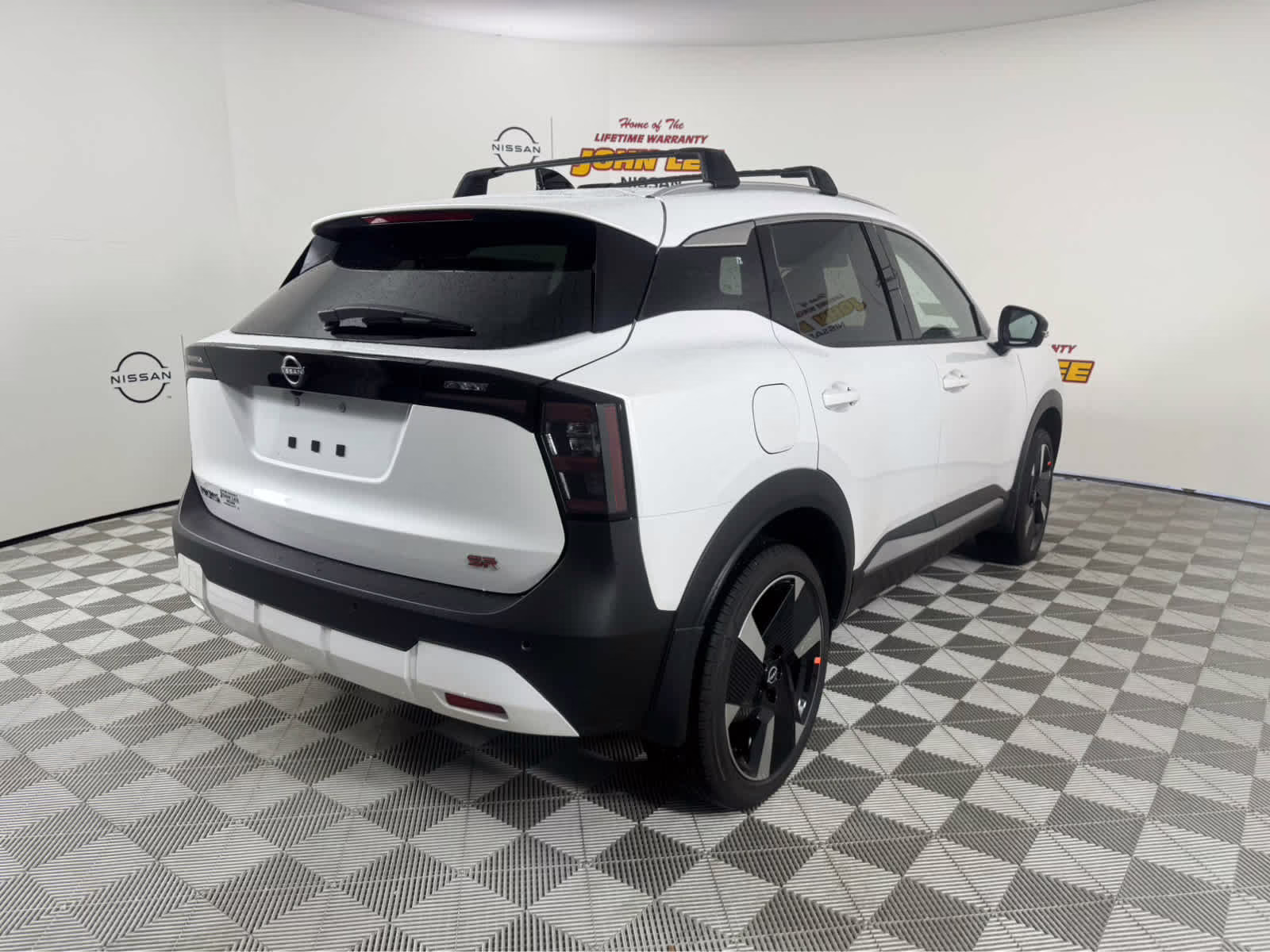 2026 Aspen White Tricoat Nissan Kicks SR FWD SUV