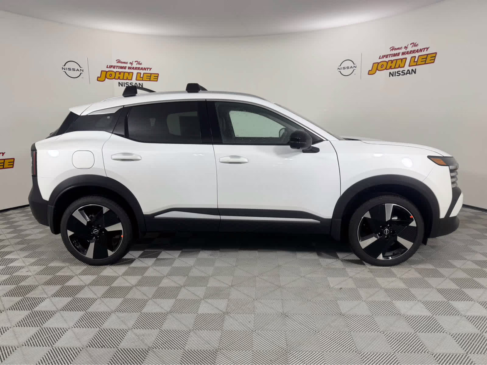 2026 Aspen White Tricoat Nissan Kicks SR FWD SUV