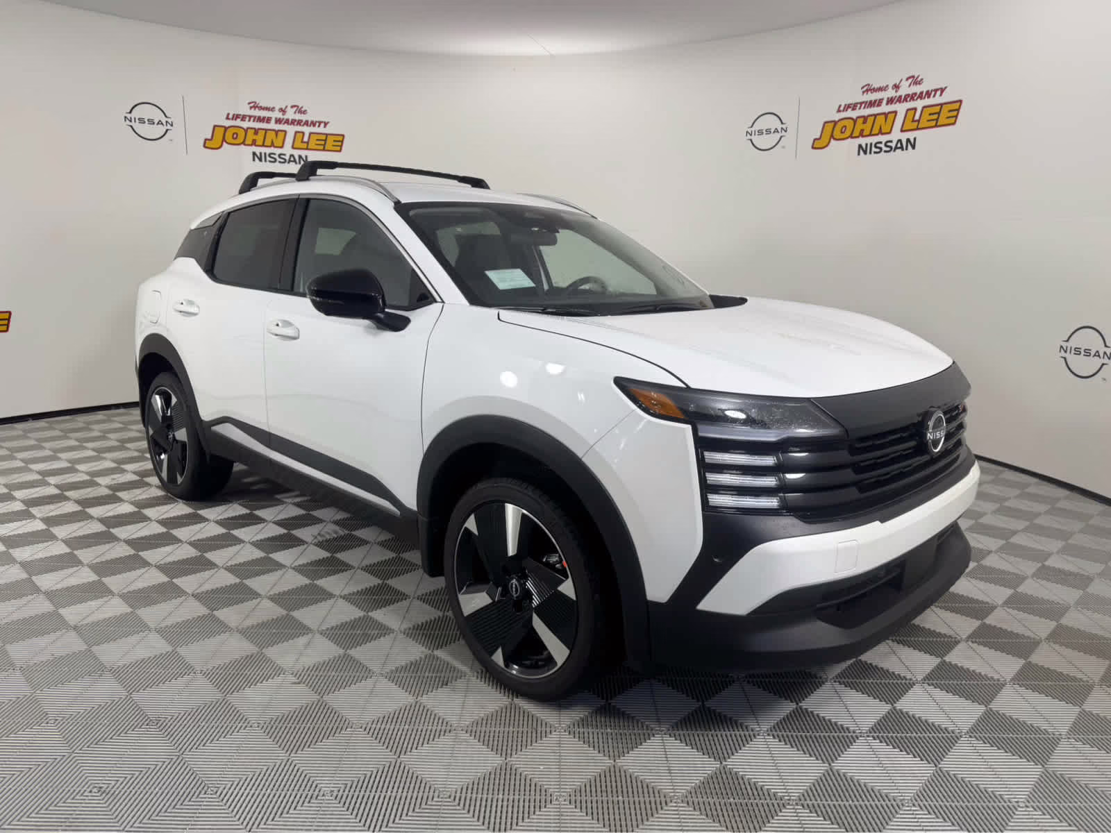 2026 Aspen White Tricoat Nissan Kicks SR FWD SUV