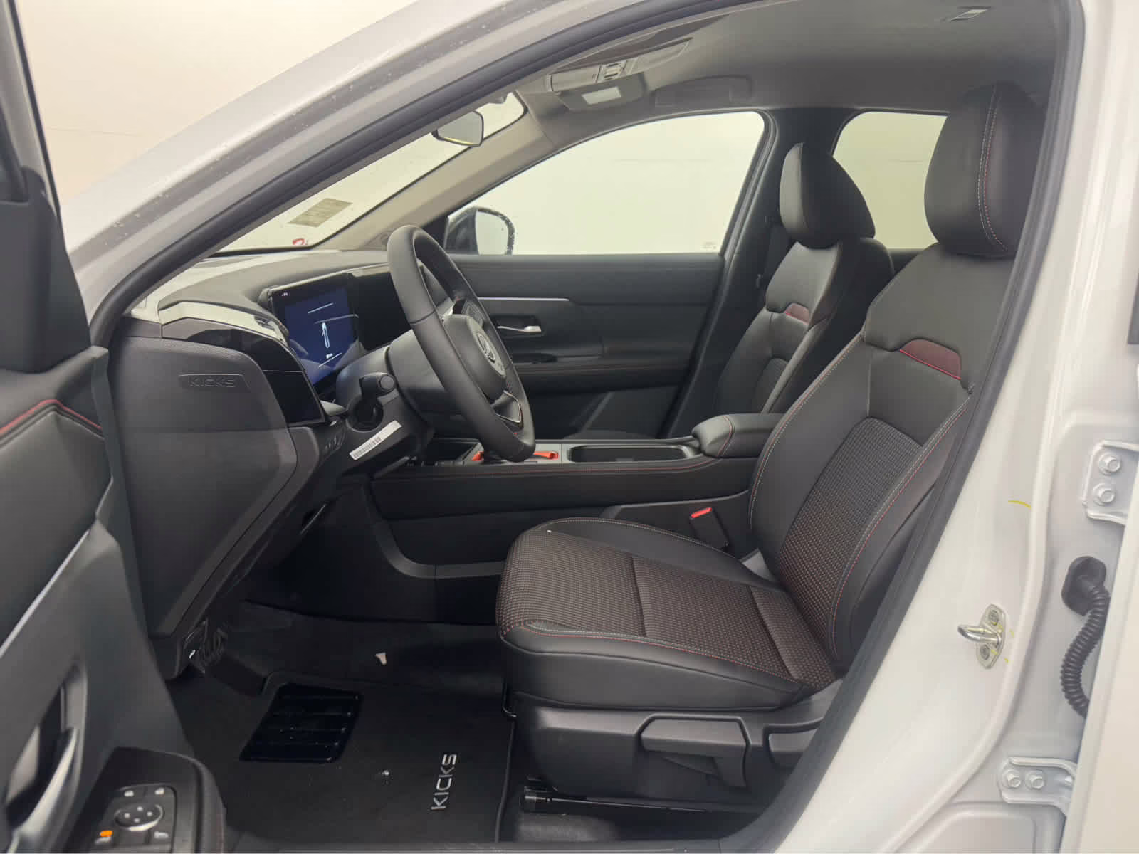 2026 Aspen White Tricoat Nissan Kicks SR FWD SUV