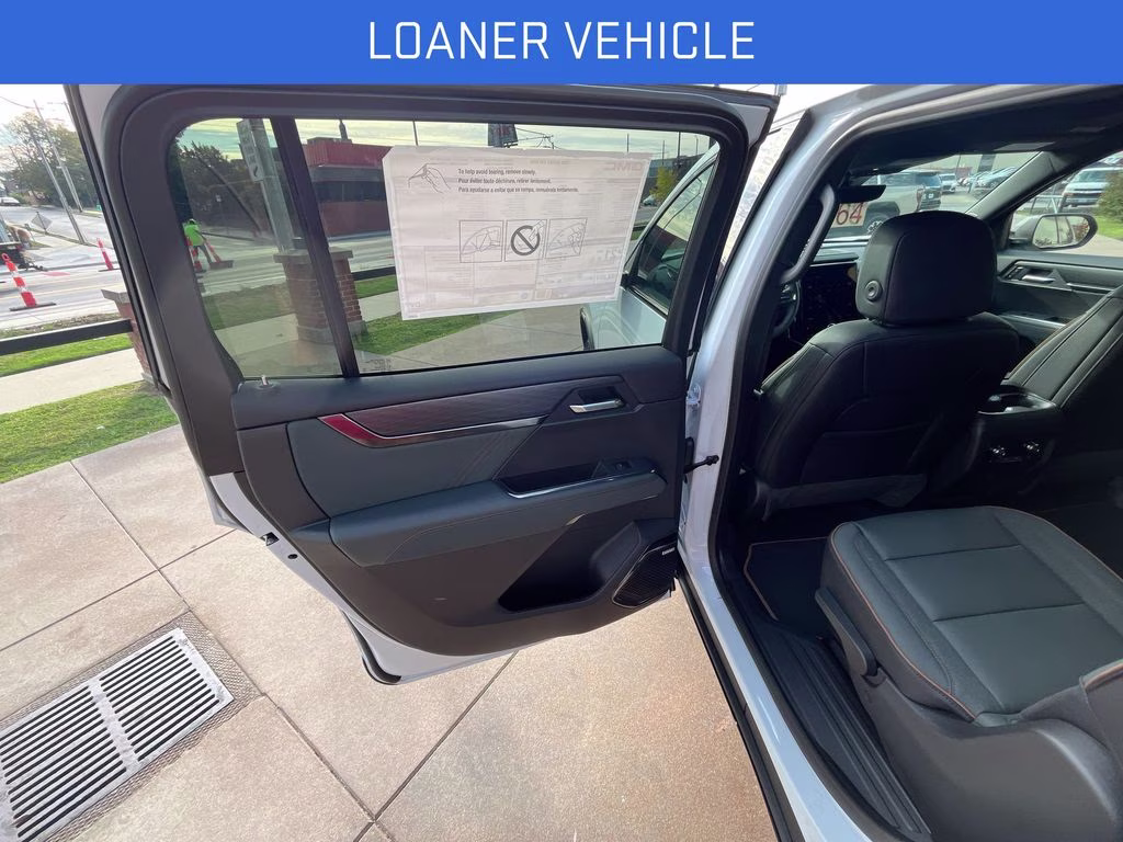 2026 Glacier White Tricoat GMC Acadia AT4 AWD SUV
