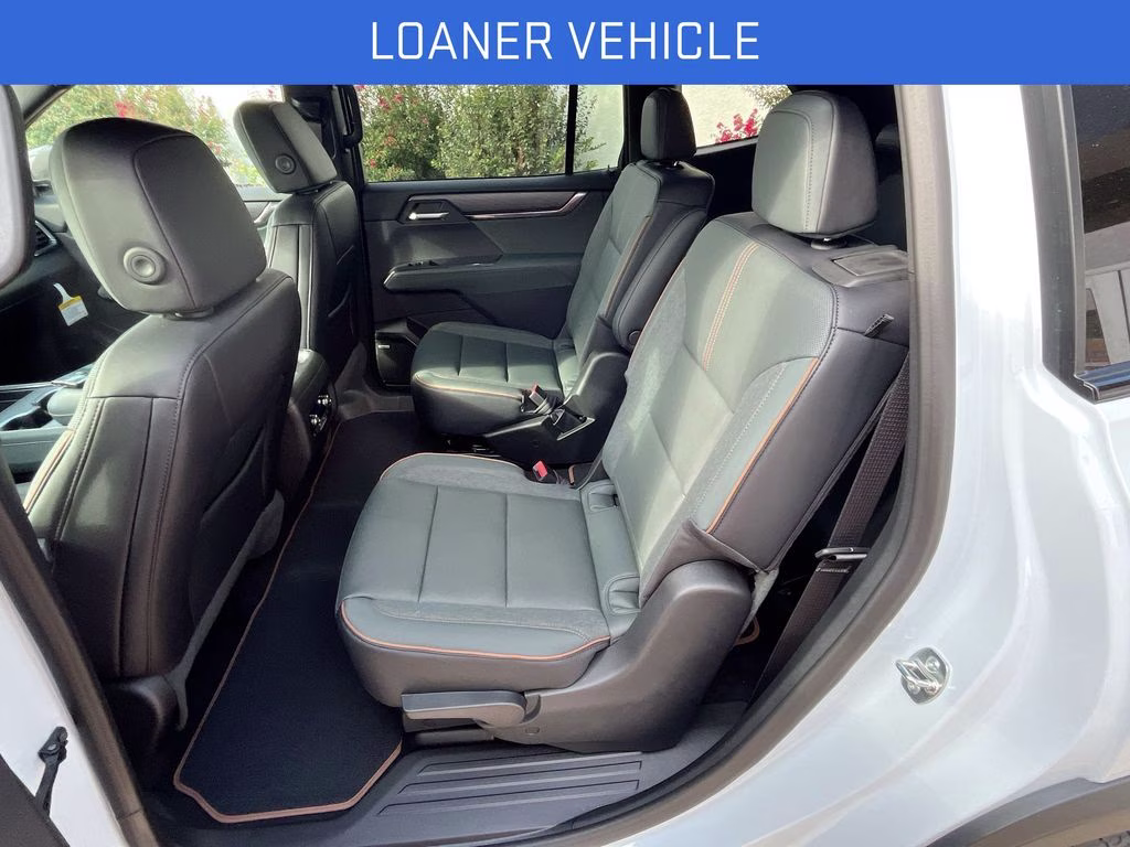 2026 Glacier White Tricoat GMC Acadia AT4 AWD SUV