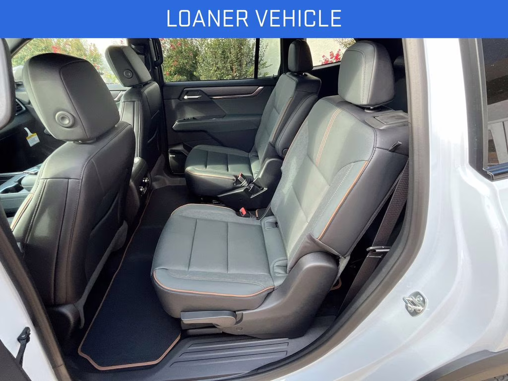 2026 Glacier White Tricoat GMC Acadia AT4 AWD SUV