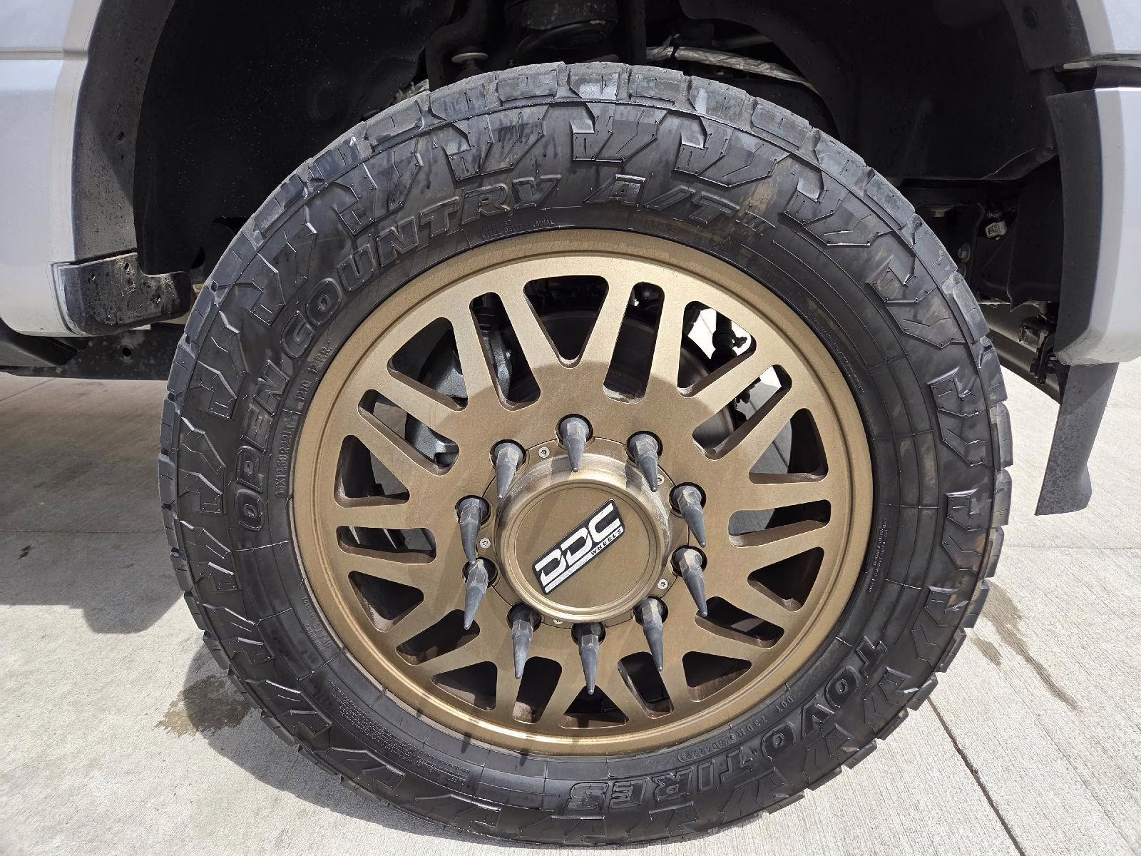 2023 Iconic Silver Ford Super Duty F-450 DRW Platinum 4X4 Truck