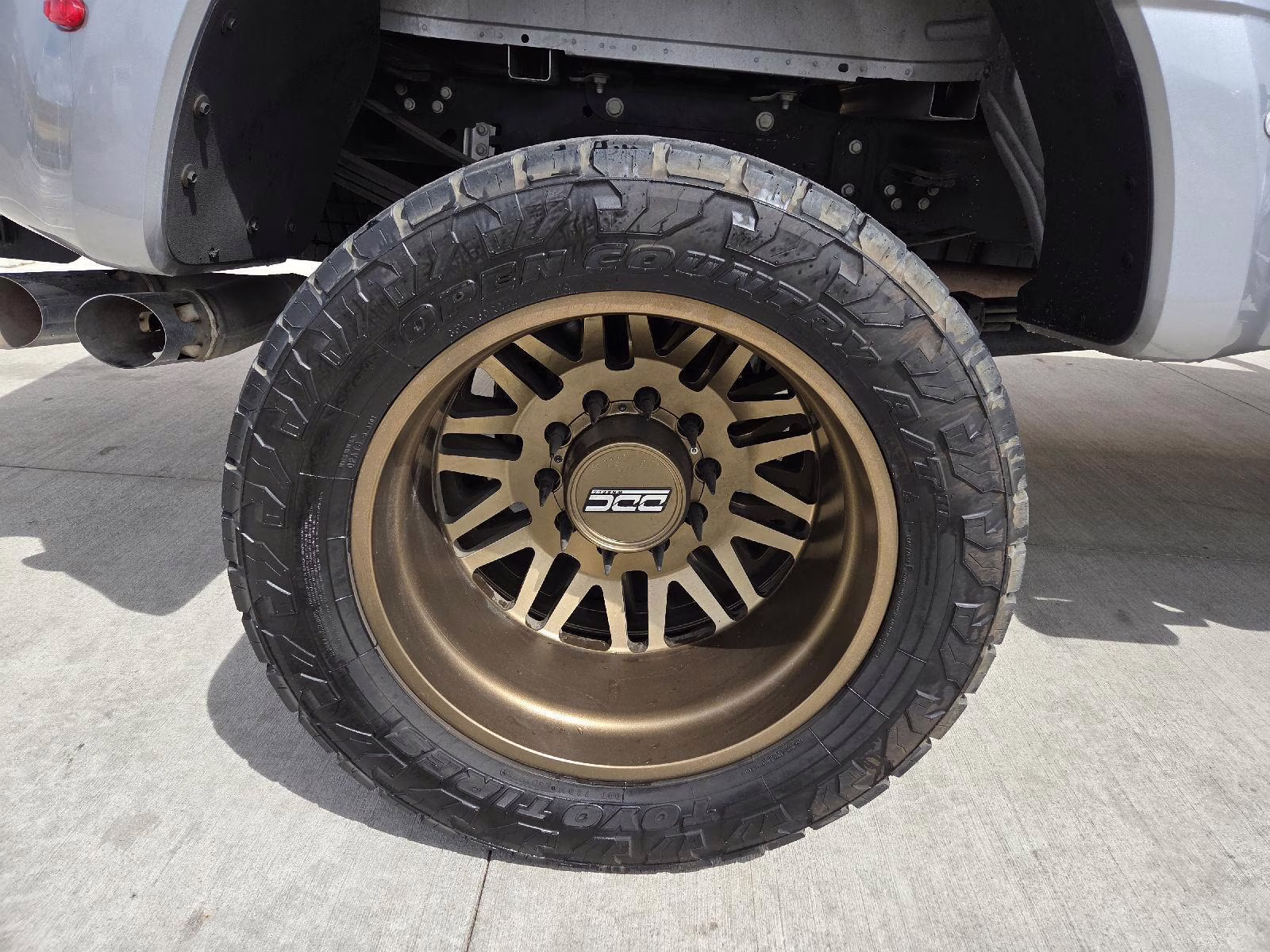 2023 Iconic Silver Ford Super Duty F-450 DRW Platinum 4X4 Truck