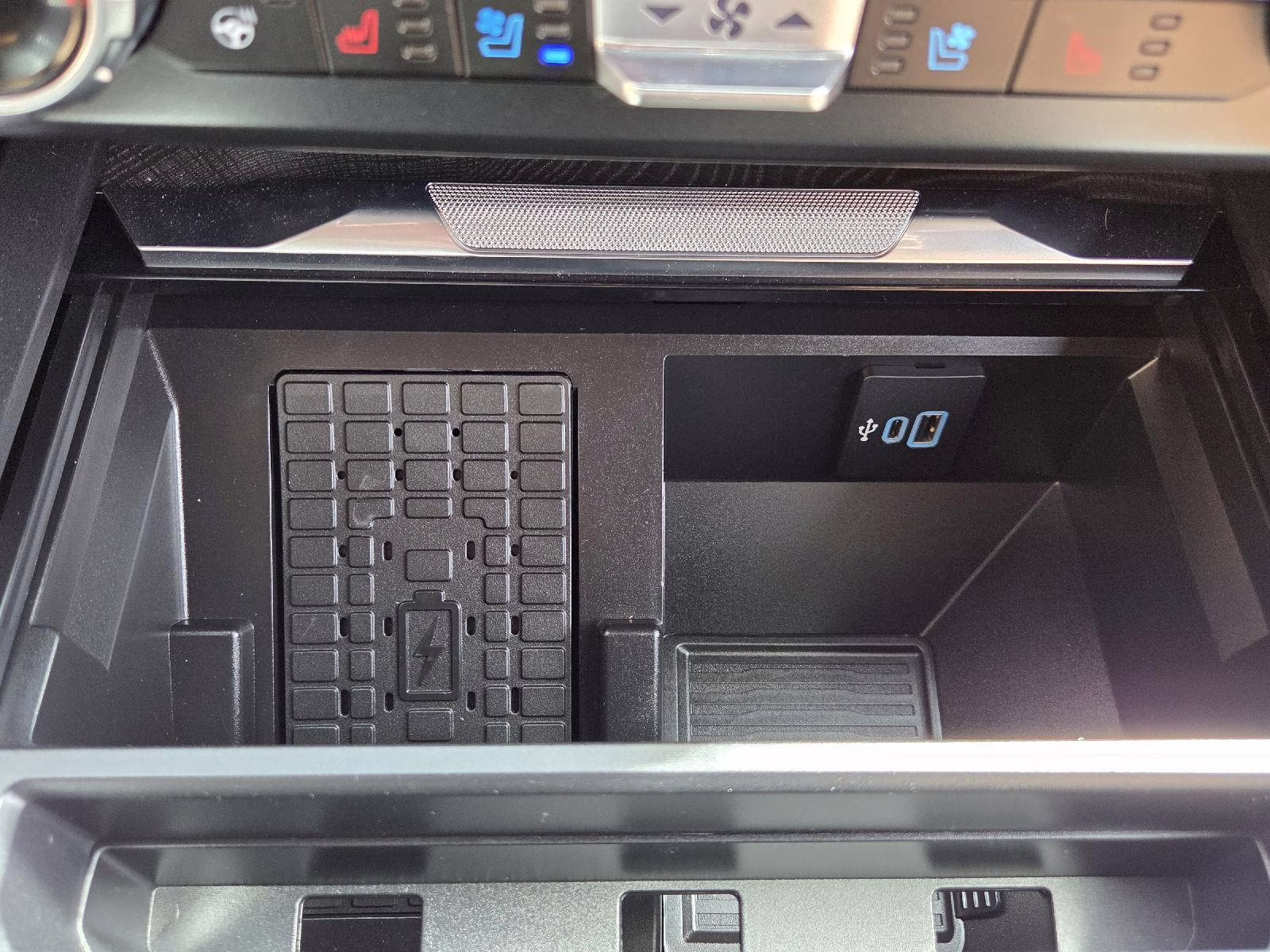 2023 Iconic Silver Ford Super Duty F-450 DRW Platinum 4X4 Truck