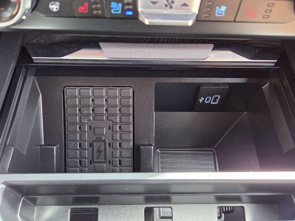 2023 Silver Ford Super Duty F-450 DRW Platinum 4X4 Truck