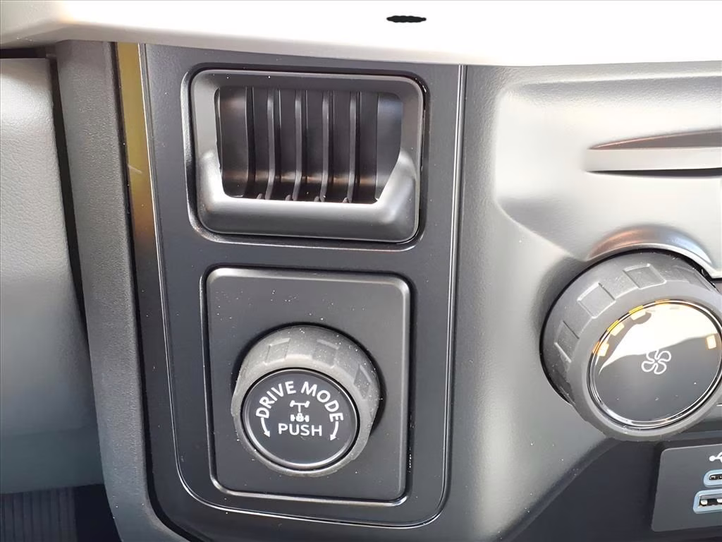 2026 Oxford White Ford Super Duty F-250 SRW XL RWD Truck