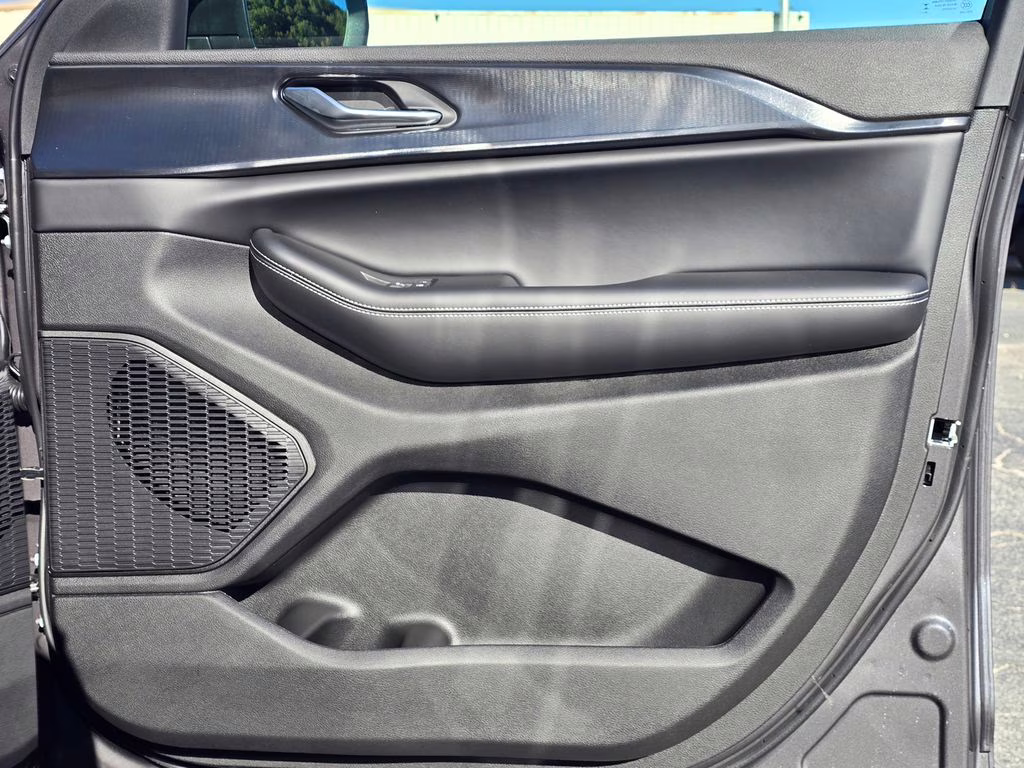 2025 Baltic Gray Metallic Clearcoat Jeep Grand Cherokee Laredo X 4X4 SUV