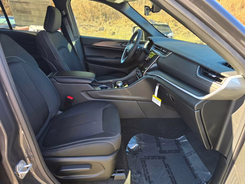 2025 Baltic Gray Metallic Clearcoat Jeep Grand Cherokee Laredo X 4X4 SUV