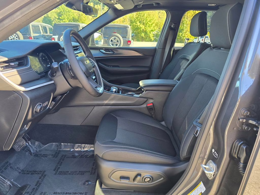 2025 Baltic Gray Metallic Clearcoat Jeep Grand Cherokee Laredo X 4X4 SUV