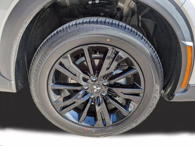 2026 Alloy Silver Metallic Mitsubishi Eclipse Cross LE 4X4 SUV