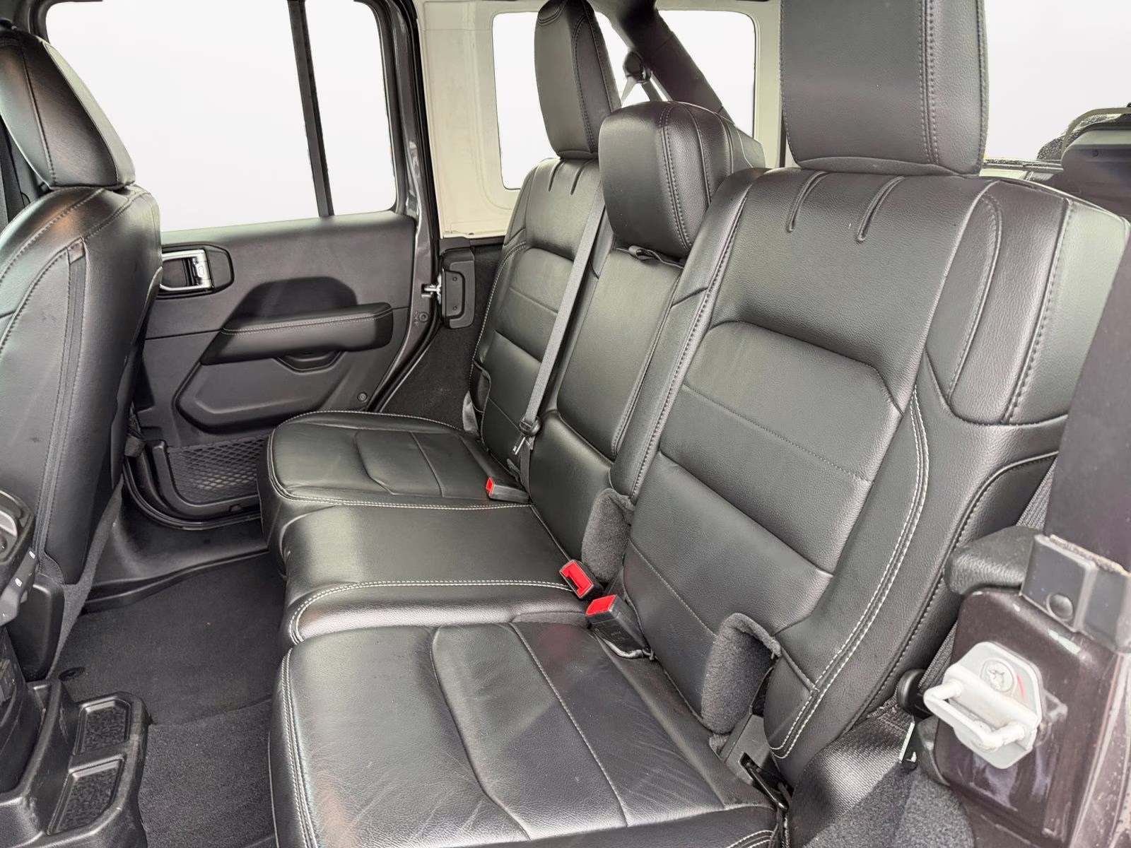 2020 Granite Crystal Metallic Clearcoat Jeep Wrangler Unlimited Sahara 4X4 SUV