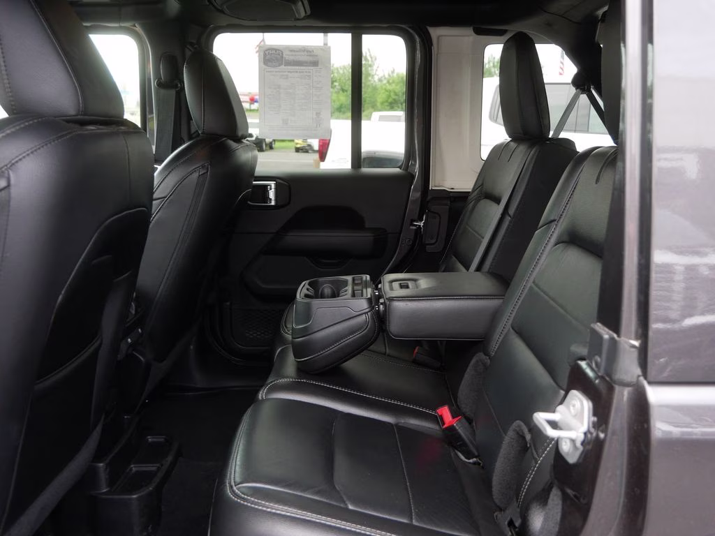 2020 Granite Crystal Metallic Clearcoat Jeep Wrangler Unlimited Sahara 4X4 SUV