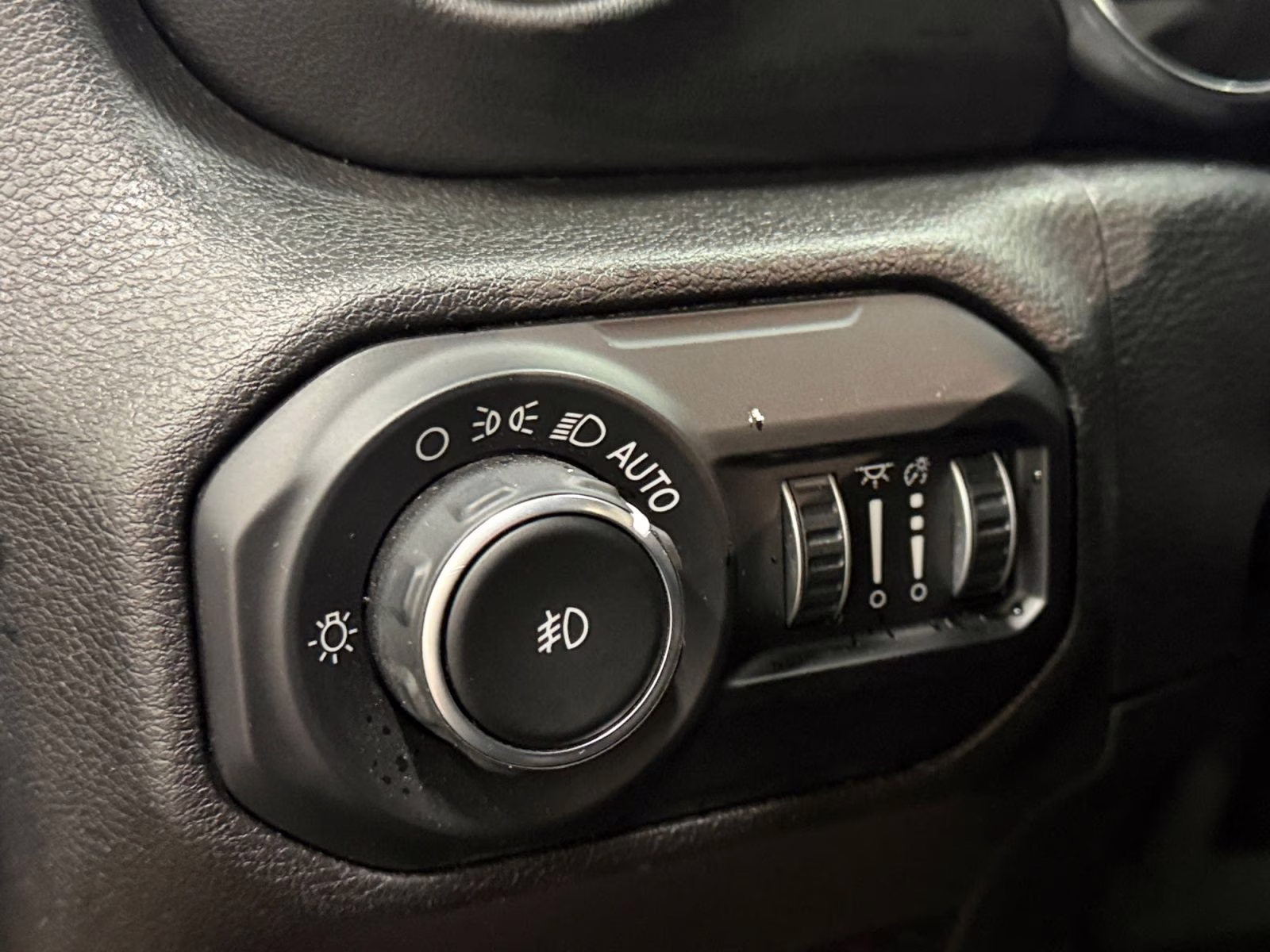 2020 Granite Crystal Metallic Clearcoat Jeep Wrangler Unlimited Sahara 4X4 SUV