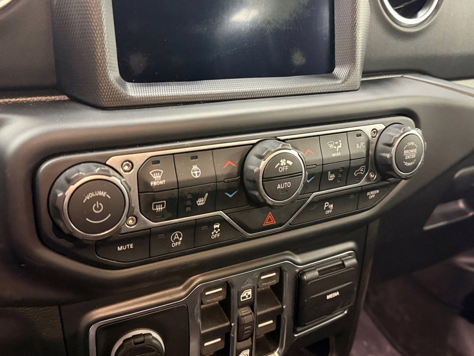 2020 Granite Crystal Metallic Clearcoat Jeep Wrangler Unlimited Sahara 4X4 SUV