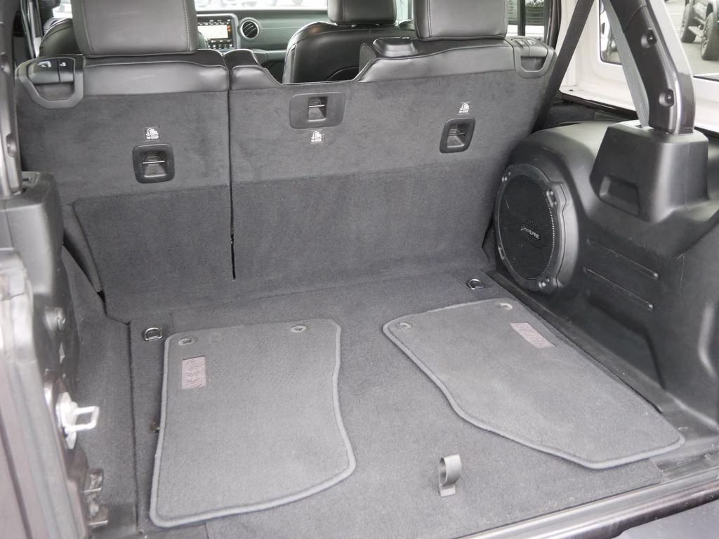 2020 Granite Crystal Metallic Clearcoat Jeep Wrangler Unlimited Sahara 4X4 SUV
