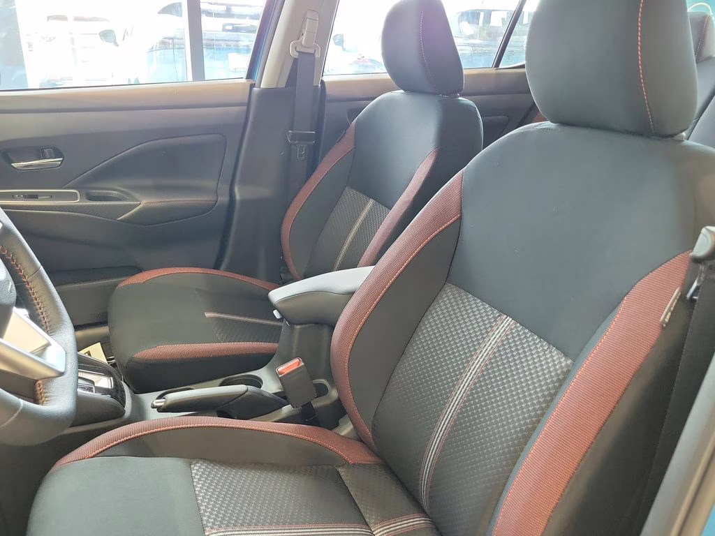 2025 Pearl Nissan Versa 1.6 SR FWD Sedan