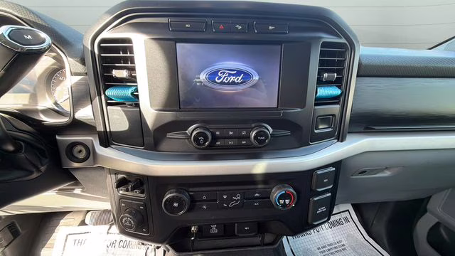 2021 Oxford White Ford F-150 XL 4X4 Truck