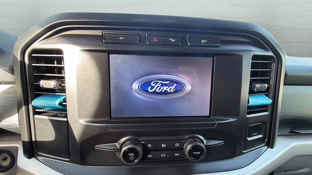 2021 Oxford White Ford F-150 XL 4X4 Truck