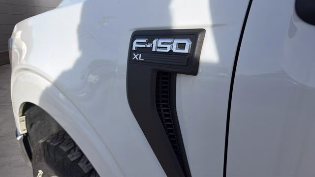 2021 Oxford White Ford F-150 XL 4X4 Truck
