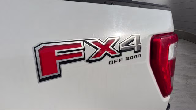 2021 Oxford White Ford F-150 XL 4X4 Truck