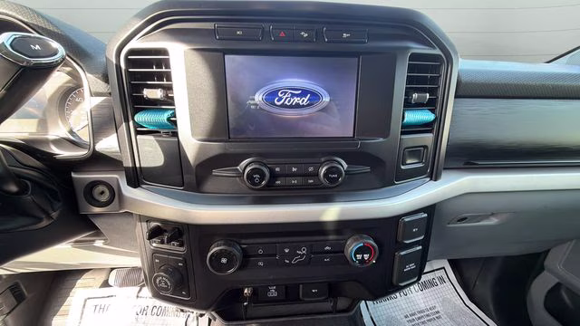 2021 Oxford White Ford F-150 XL 4X4 Truck