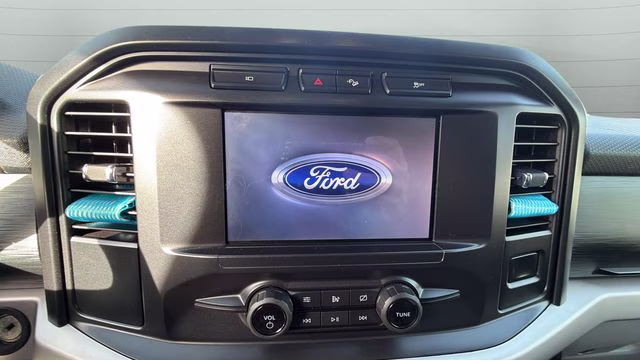2021 Oxford White Ford F-150 XL 4X4 Truck