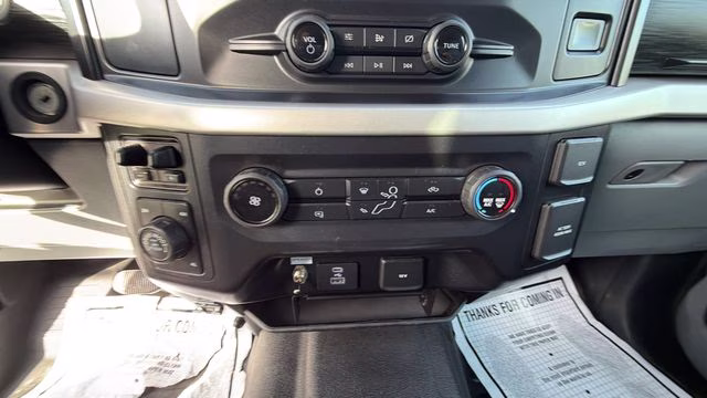 2021 Oxford White Ford F-150 XL 4X4 Truck