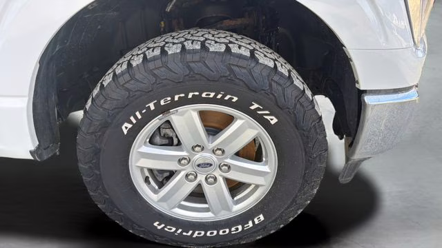 2021 Oxford White Ford F-150 XL 4X4 Truck