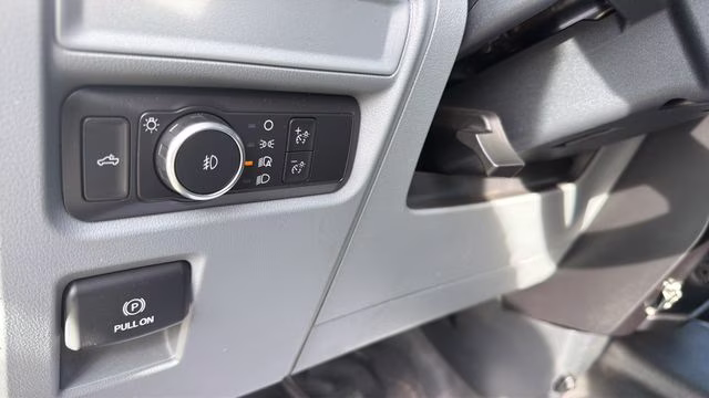 2021 Oxford White Ford F-150 XL 4X4 Truck