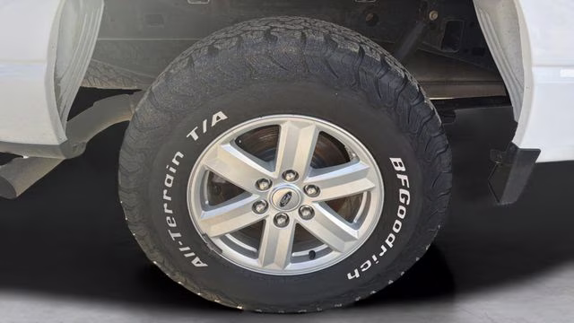 2021 Oxford White Ford F-150 XL 4X4 Truck