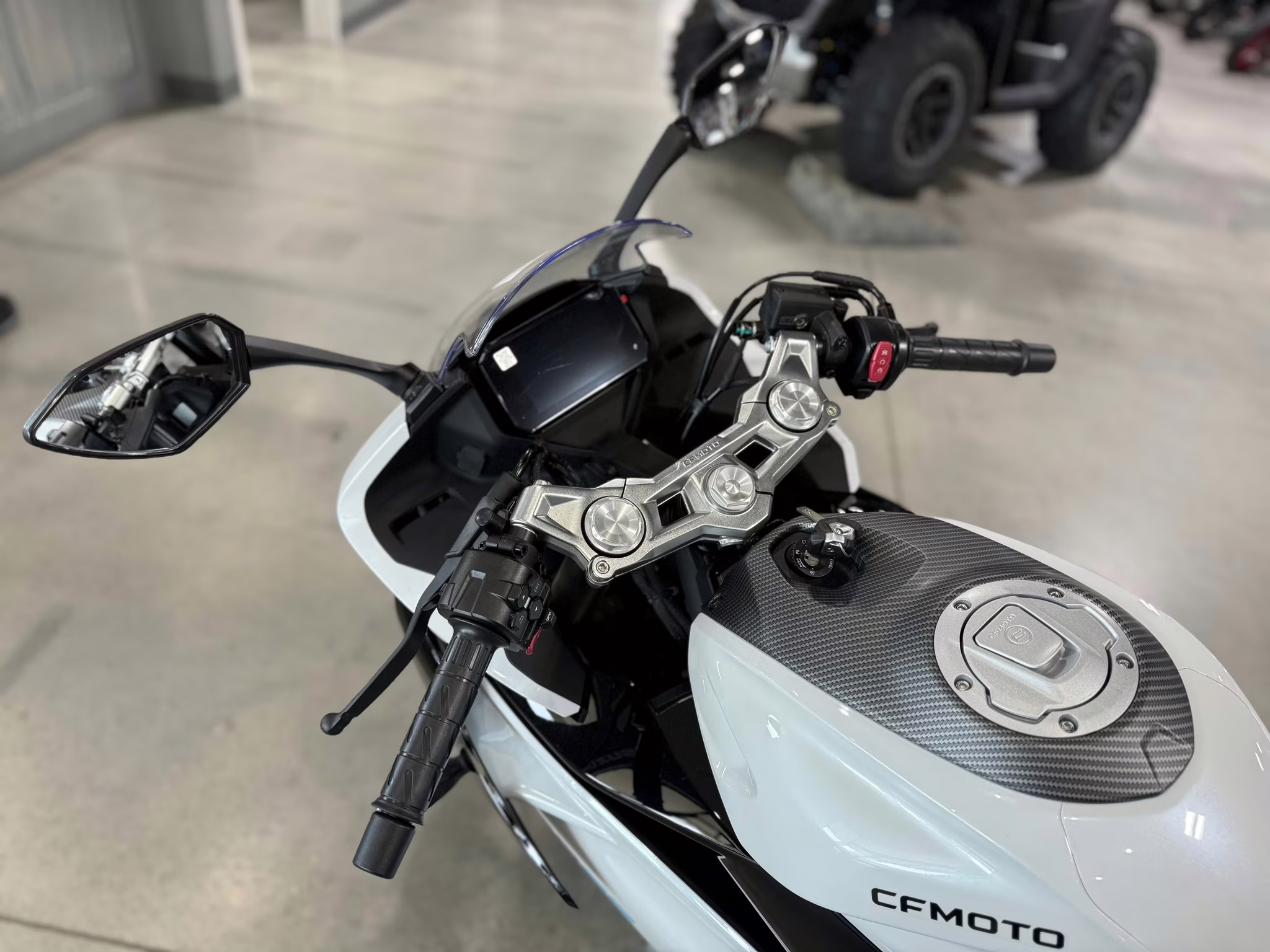 2025 WHI CFMOTO 300SS Motorcycle