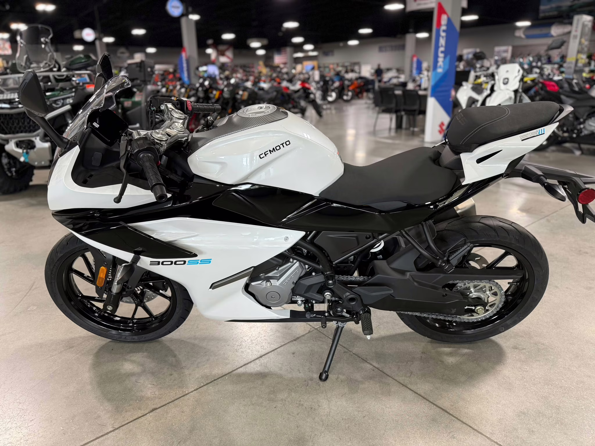 2025 WHI CFMOTO 300SS Motorcycle