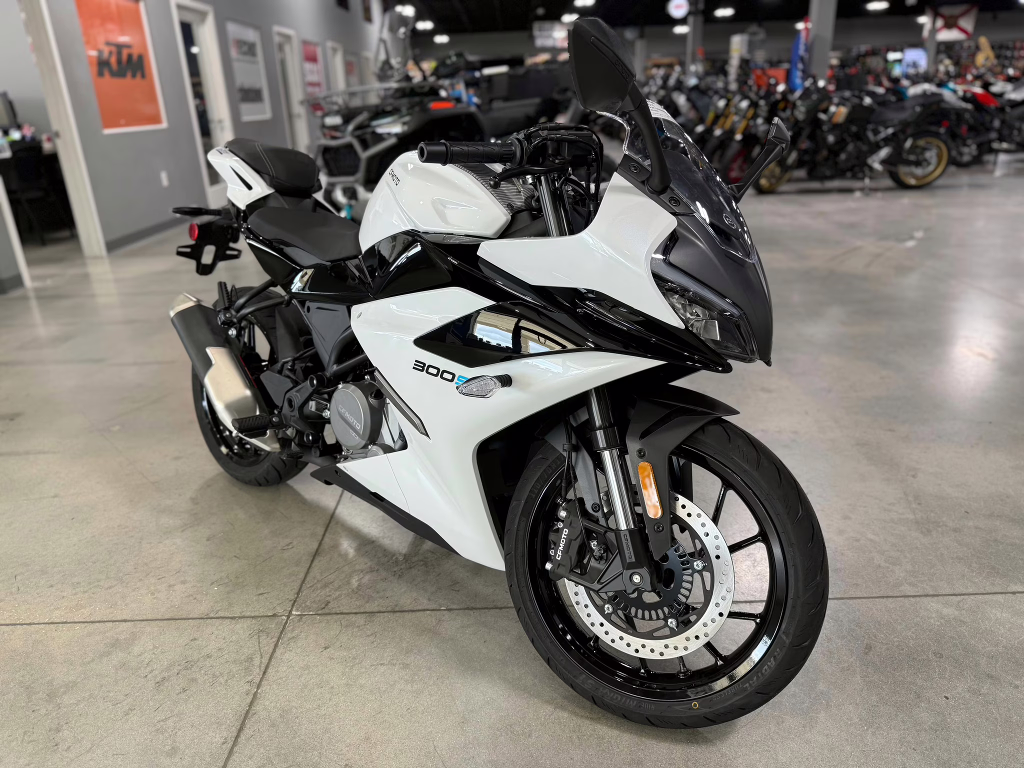 2025 WHI CFMOTO 300SS Motorcycle