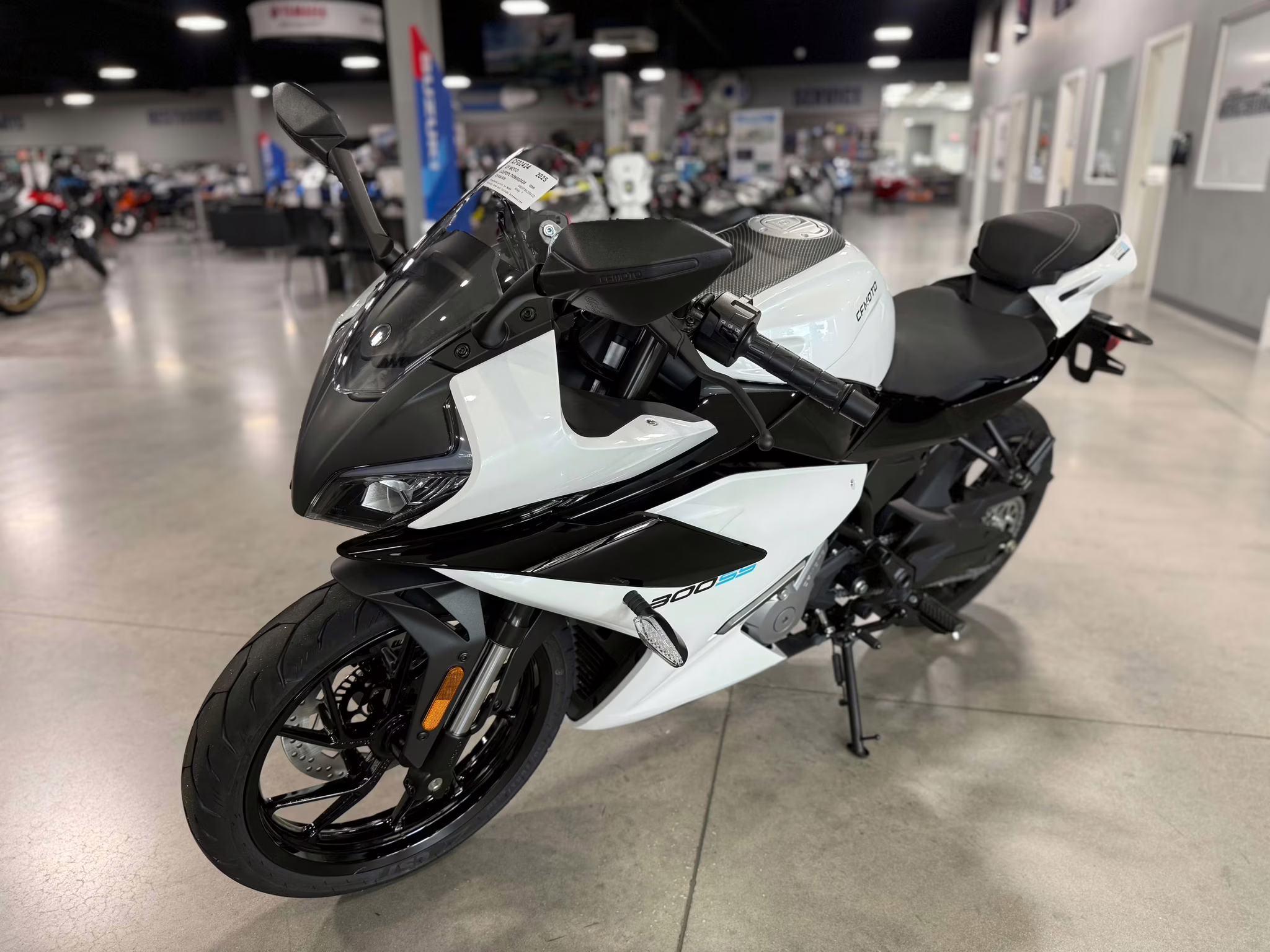 2025 WHI CFMOTO 300SS Motorcycle