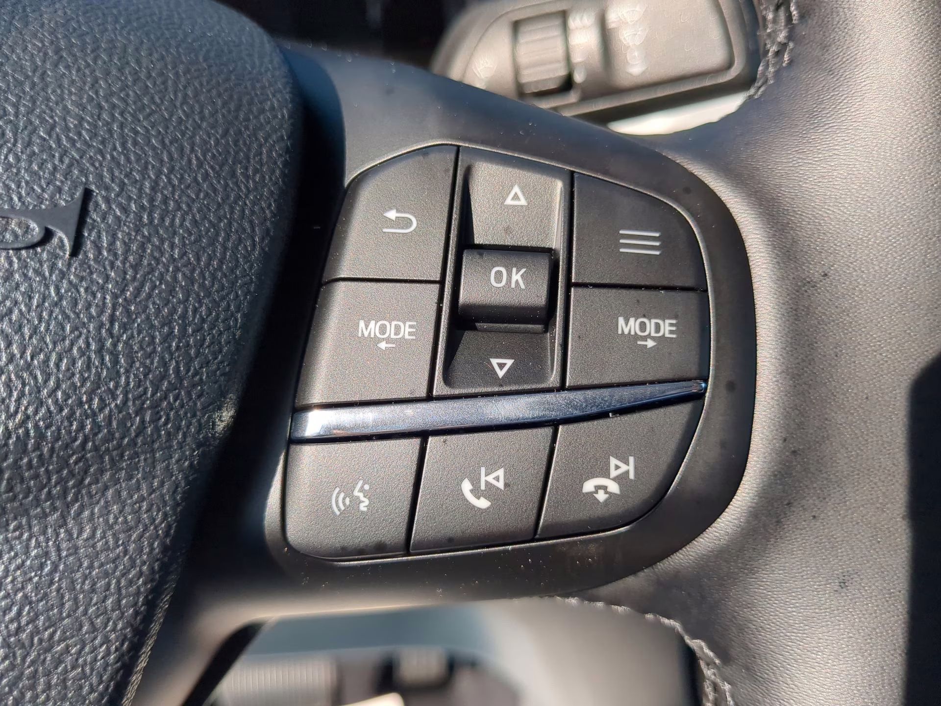 2026 Shadow Black Ford Maverick XLT Crew Cab Pickup AWD Truck