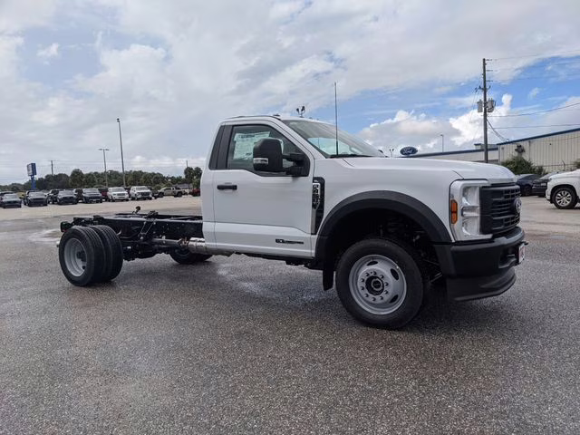 2026 Oxford White Ford Super Duty F-450 DRW XL 4X4 Chassis