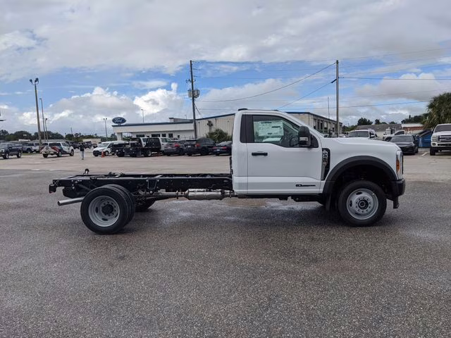 2026 Oxford White Ford Super Duty F-450 DRW XL 4X4 Chassis