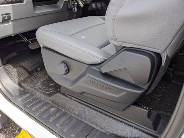 2026 Oxford White Ford Super Duty F-450 DRW XL 4X4 Chassis