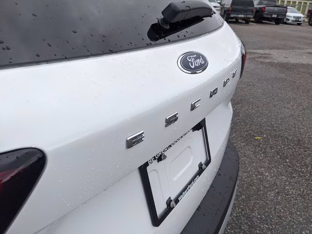 2026 Oxford White Ford Escape Active FWD SUV