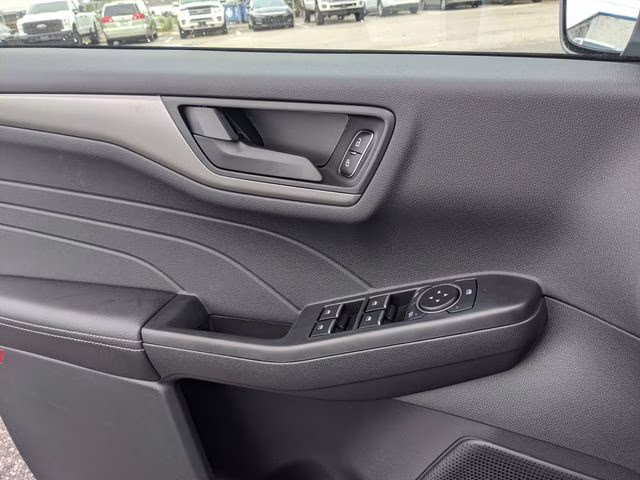 2026 Oxford White Ford Escape Active FWD SUV