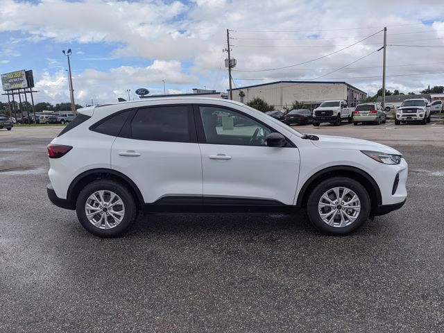 2026 Oxford White Ford Escape Active FWD SUV