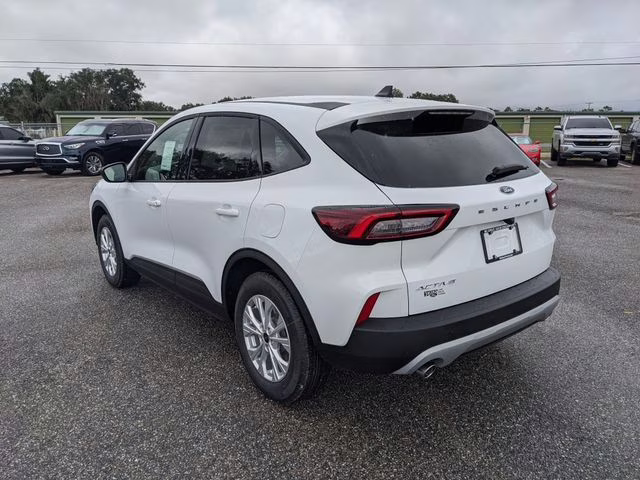 2026 Oxford White Ford Escape Active FWD SUV