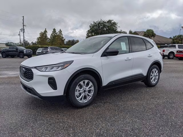 2026 Oxford White Ford Escape Active FWD SUV