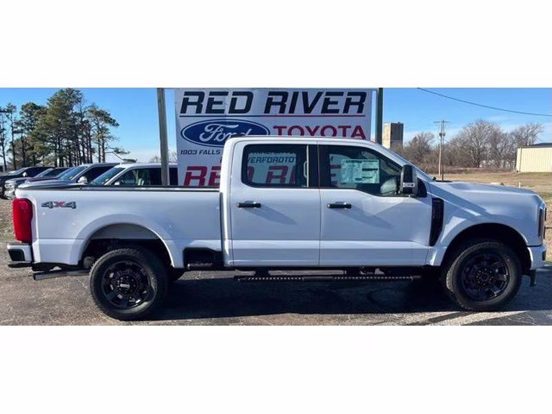 2026 Oxford White Ford Super Duty F-250 SRW XL 4X4 Truck