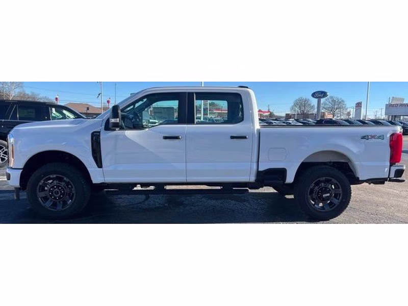 2026 Oxford White Ford Super Duty F-250 SRW XL 4X4 Truck