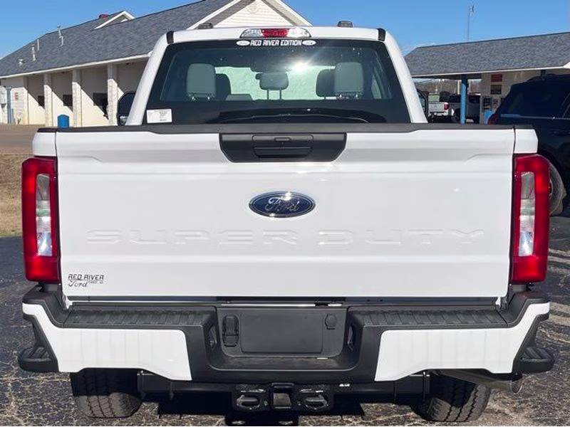 2026 Oxford White Ford Super Duty F-250 SRW XL 4X4 Truck
