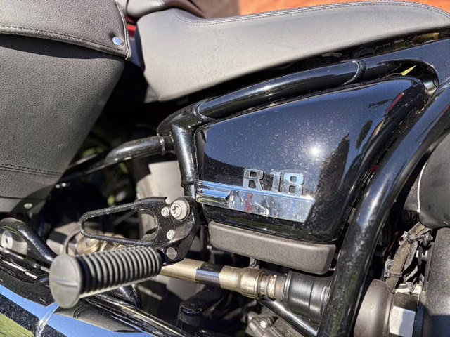 2024 BLACK STORM VINTAGE METAL BMW R 18 CLASSIC