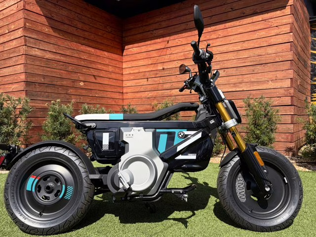 2024 COSMIC BLACK 2 BMW CE 02